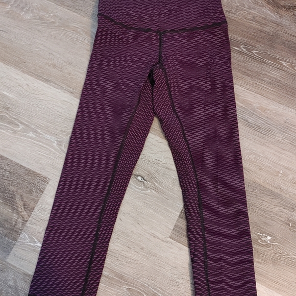 Lululemon wunder under crops size 4 - Picture 1 of 2